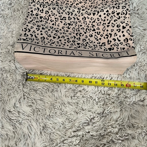 Victoria’s Secret  Leopard Tote Bag - Picture 9 of 9